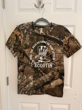 NWOT Code Five Boot Scootin' Camo Graphic Tee - Brown/Green Small